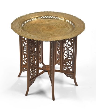 CHINA, 1st half 20th century. 
Folding pedestal...