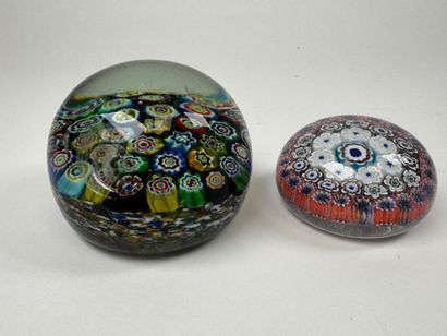 MURANO, 20th century.
Two colored glass sulphur...