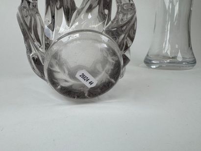 Crystal and molded glass lot including :
-...