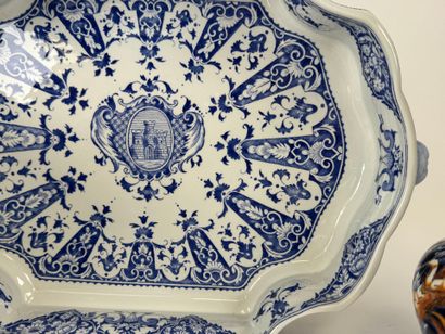GIEN.
Polychrome earthenware set including...