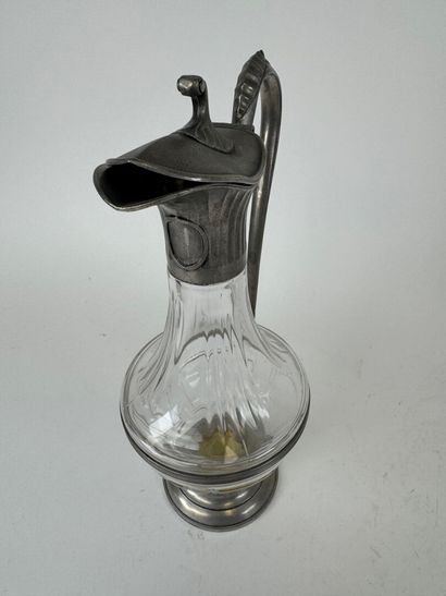 Two glass decanters.
H. 23 and 26 cm.
A glass...