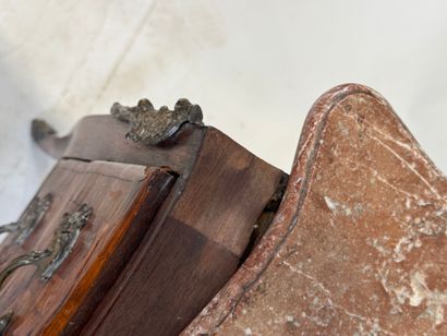 Small chest of drawers in wood and bottomless...