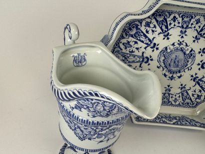 GIEN.
Polychrome earthenware set including...