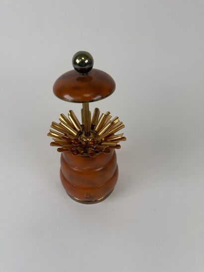 Cigarette holder in amber and gilt metal,...