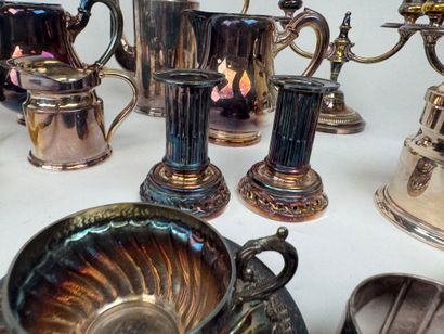 Silver-plated lot: - a coffee pot. H. 21.5...