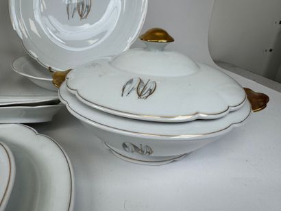 Georges BOYER, Limoges.
Part of a white porcelain...