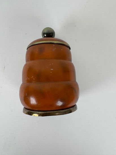 Cigarette holder in amber and gilt metal,...