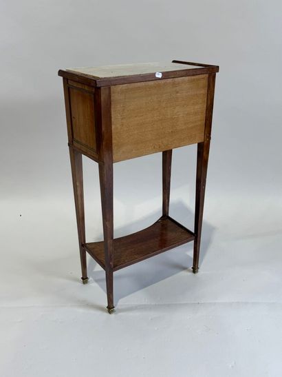 Small bedside table in wood and veneer opening...
