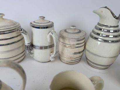 LANGEAIS.
Eight cream and silver earthenware...