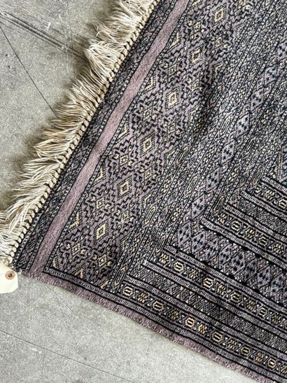 PAKISTAN. 
Polychrome wool and silk carpet,...