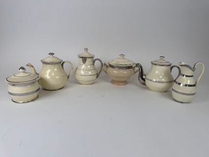 LANGEAIS.
Six cream and silver earthenware...