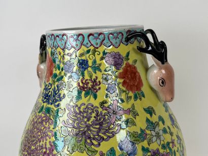 CHINA, 20th century
Polychrome porcelain...