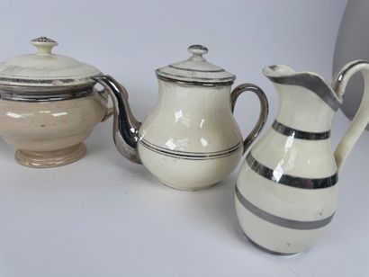 LANGEAIS.
Six cream and silver earthenware...