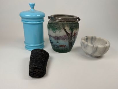 Lot including :
- a glass bisque bucket painted...