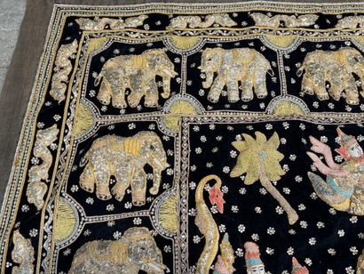 INDIA, 20th century.
Metallic thread and...