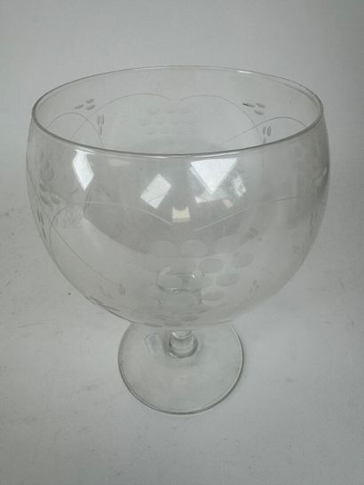 Crystal and glass lot including :
- large...