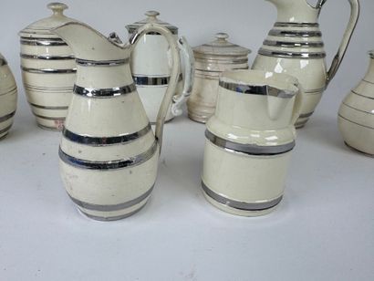 LANGEAIS.
Eight cream and silver earthenware...