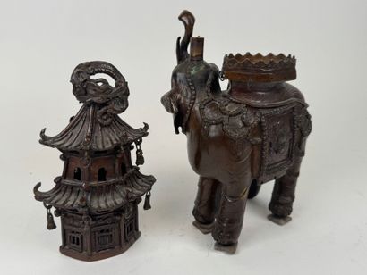 CHINA, 20th century.
Elephant.
Probable perfume...