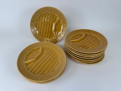 SARREGUEMINES Series of 12 earthenware asparagus...