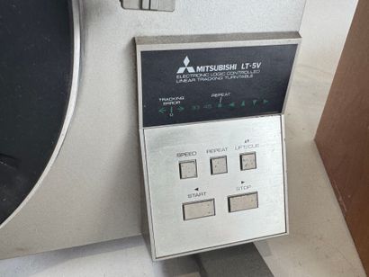 MITSUBISHI. 
LT5V turntable with PROTON amplifier...