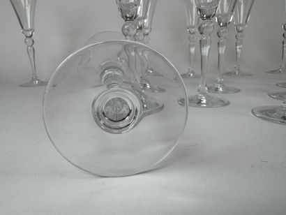 Set of crystal glasses including :
- 7 water...