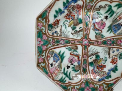 China, 20th century.
Porcelain plate with...