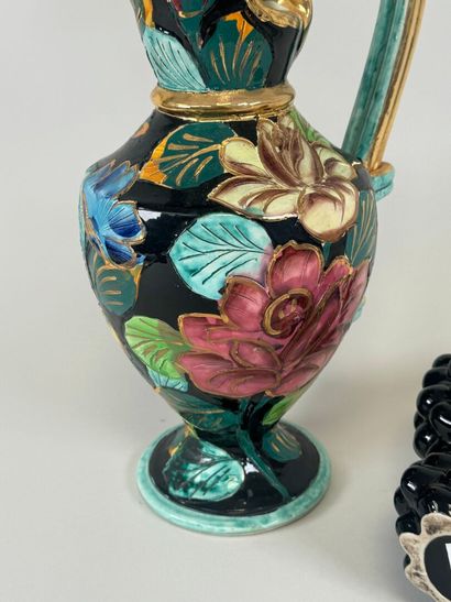 Lot including :
- VALLAURIS, large polychrome...