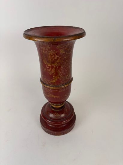 Large Medici vase in lacquered wood on a...