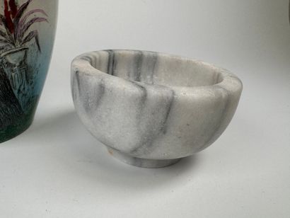 Lot including :
- a glass bisque bucket painted...