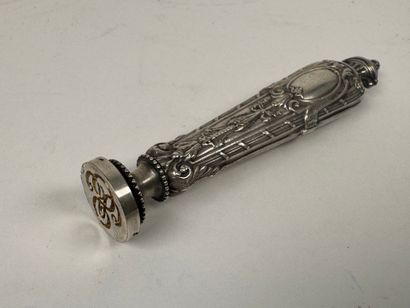 Filled silver cachet decorated with a foliate...