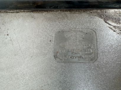 VINERS OF SHEFFIELD.
Silver-plated metal...