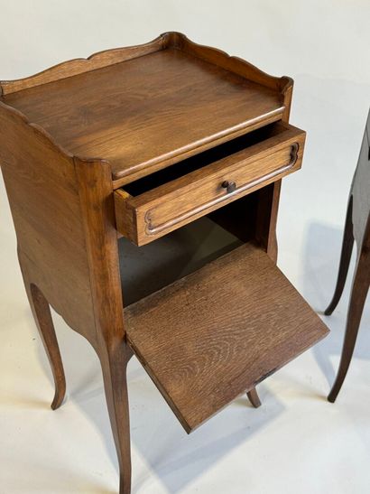 Suite of two oak bedside cabinets, one opening...