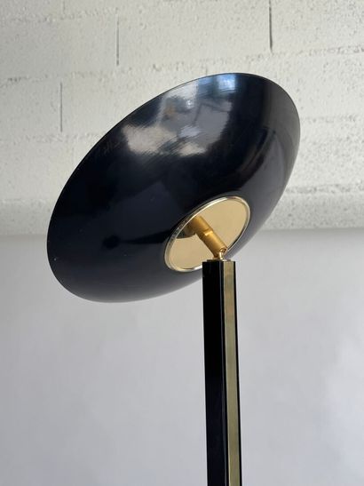 Square-section tubular floor lamp in lacquered...