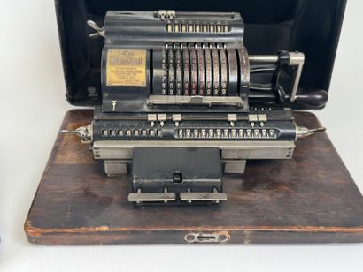 THE MARRHANT and S.N.
Calculator and typewriter.
17...