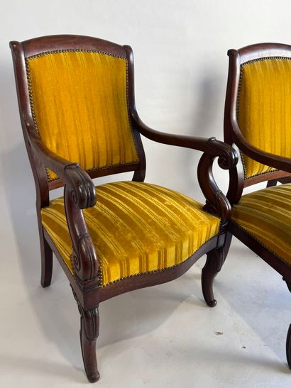 Set of 4 mahogany and mahogany veneered armchairs,...