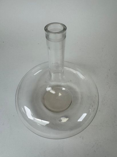 Two glass decanters.
H. 23 and 26 cm.
A glass...
