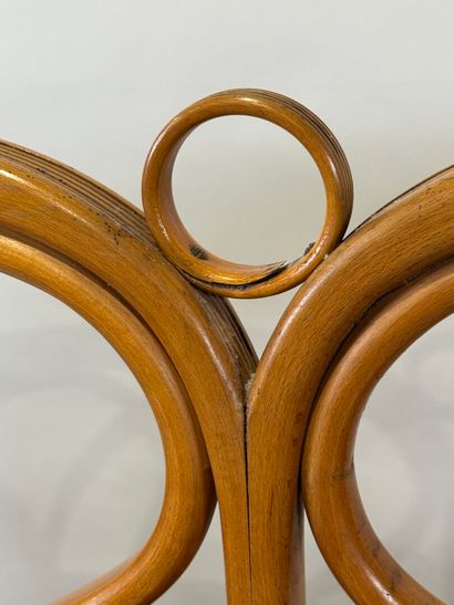 Bed in bentwood, the crosspieces and lower...