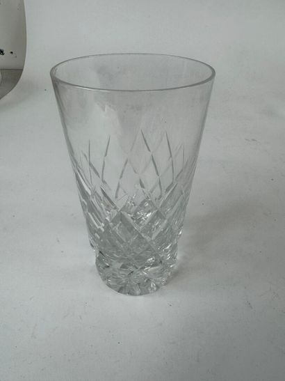 Crystal or glass lot including :
- set of...
