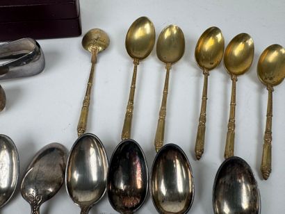 Lot in silver and gilt metal comprising :
-...