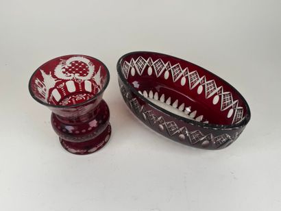 BOHEME.
Lot including :
- an oval planter.
10.5...