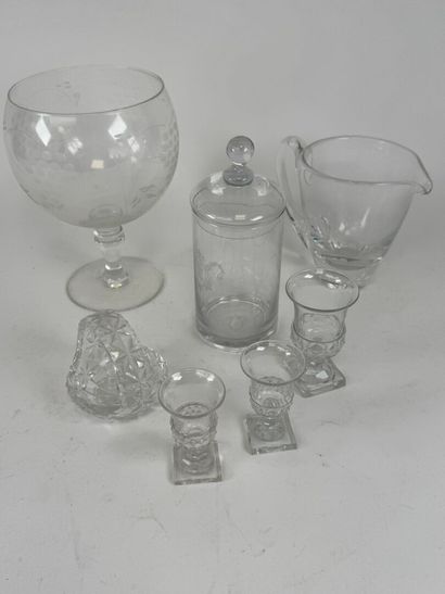Crystal and glass lot including :
- large...