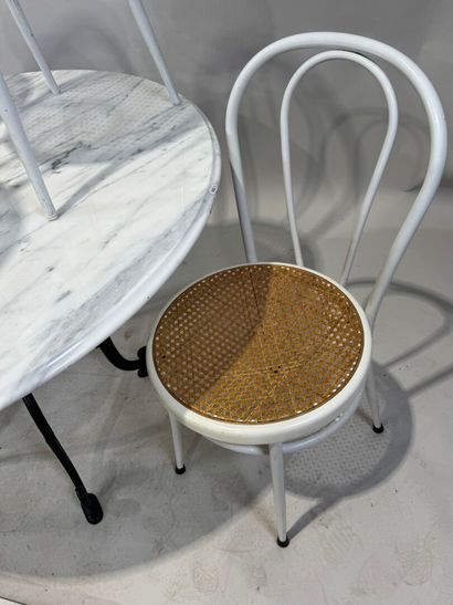 Garden set comprising: - white marble circular...