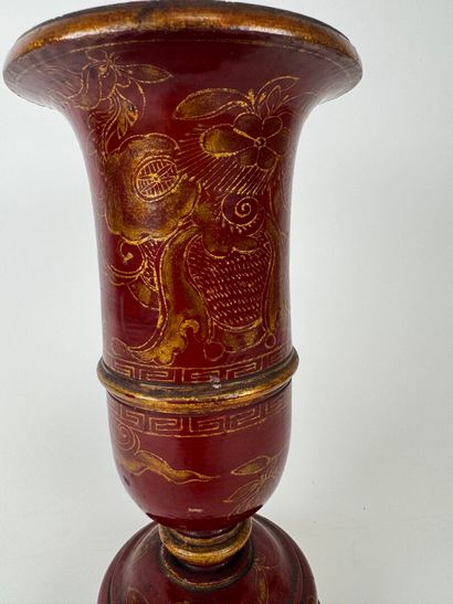 Large Medici vase in lacquered wood on a...