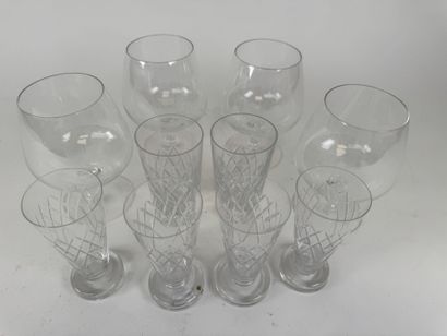 Crystal or glass lot including :
- set of...