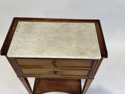 Small bedside table in wood and veneer opening...