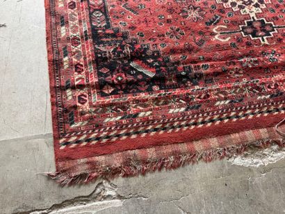Polychrome wool carpet with stylized motifs...