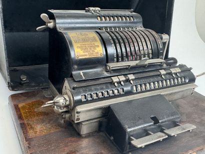 THE MARRHANT and S.N.
Calculator and typewriter.
17...