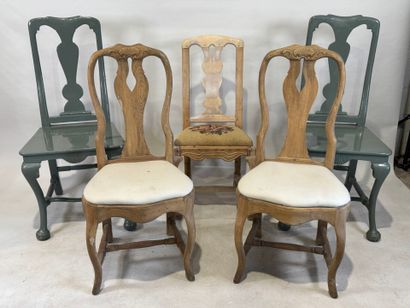 Suite of five chairs :
- two in lacquered...