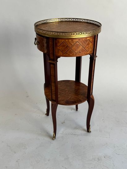 Flying table in wood and marquetry opening...