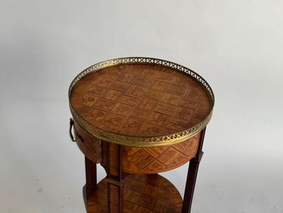 Flying table in wood and marquetry opening...